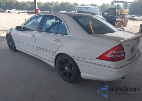 2007 Mercedes-Benz C-Class 2.5L Sport z USA, uszkodzony, nr VIN WDBRF52H27F893087